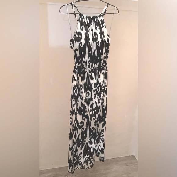 Beautiful Resortwear silk maxi dress Athleta builtin bra, blk/white Ikat pattern - Picture 3 of 12